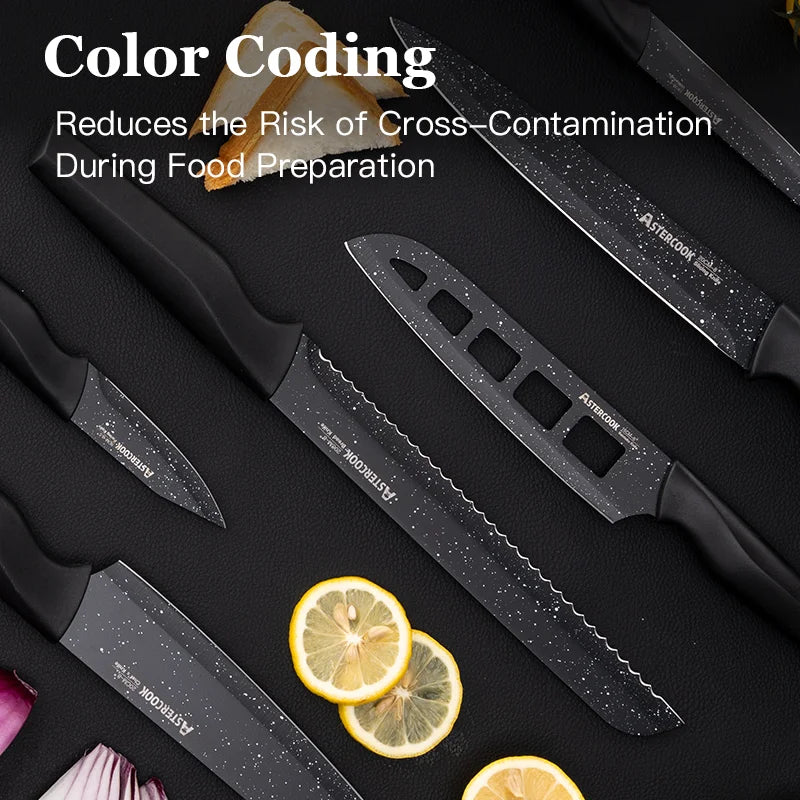 סט סכינים 6 חלקים מבית **Astercook**, כולל מגני להבים. עשוי מפלדת אל-חלד גרמנית עתירת פחמן, חד ועמיד לאורך זמן. מתאים למדיח כלים – סט מושלם למטבח מקצועי או ביתי.