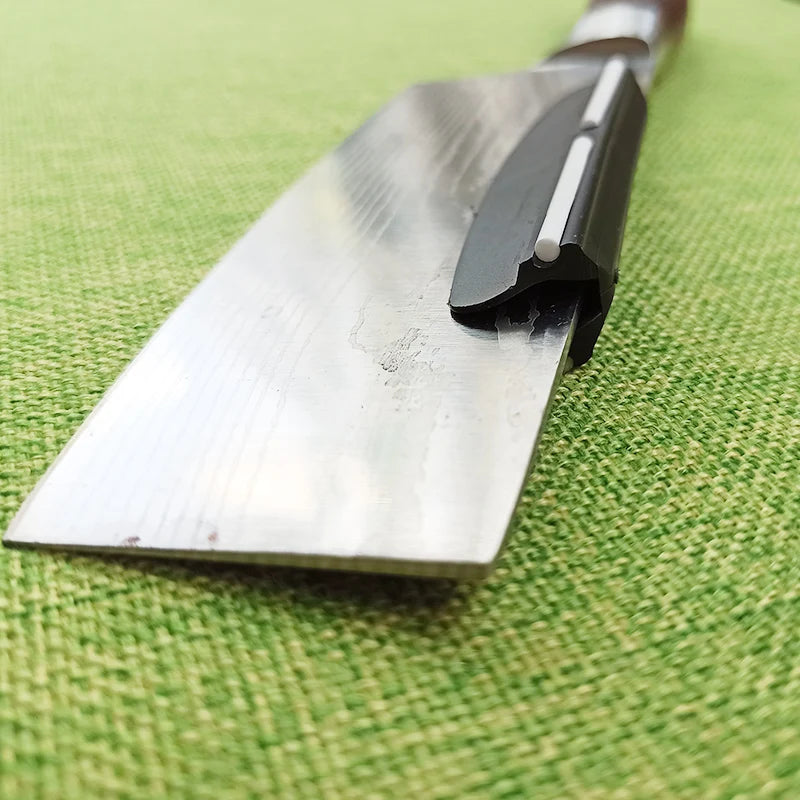 מחזיק להב סכיו להשחזת סכינים עם אבן השחזה בשיפוע של  15° לסכיני מטבח, אביזר עזר לאבן השחזה.