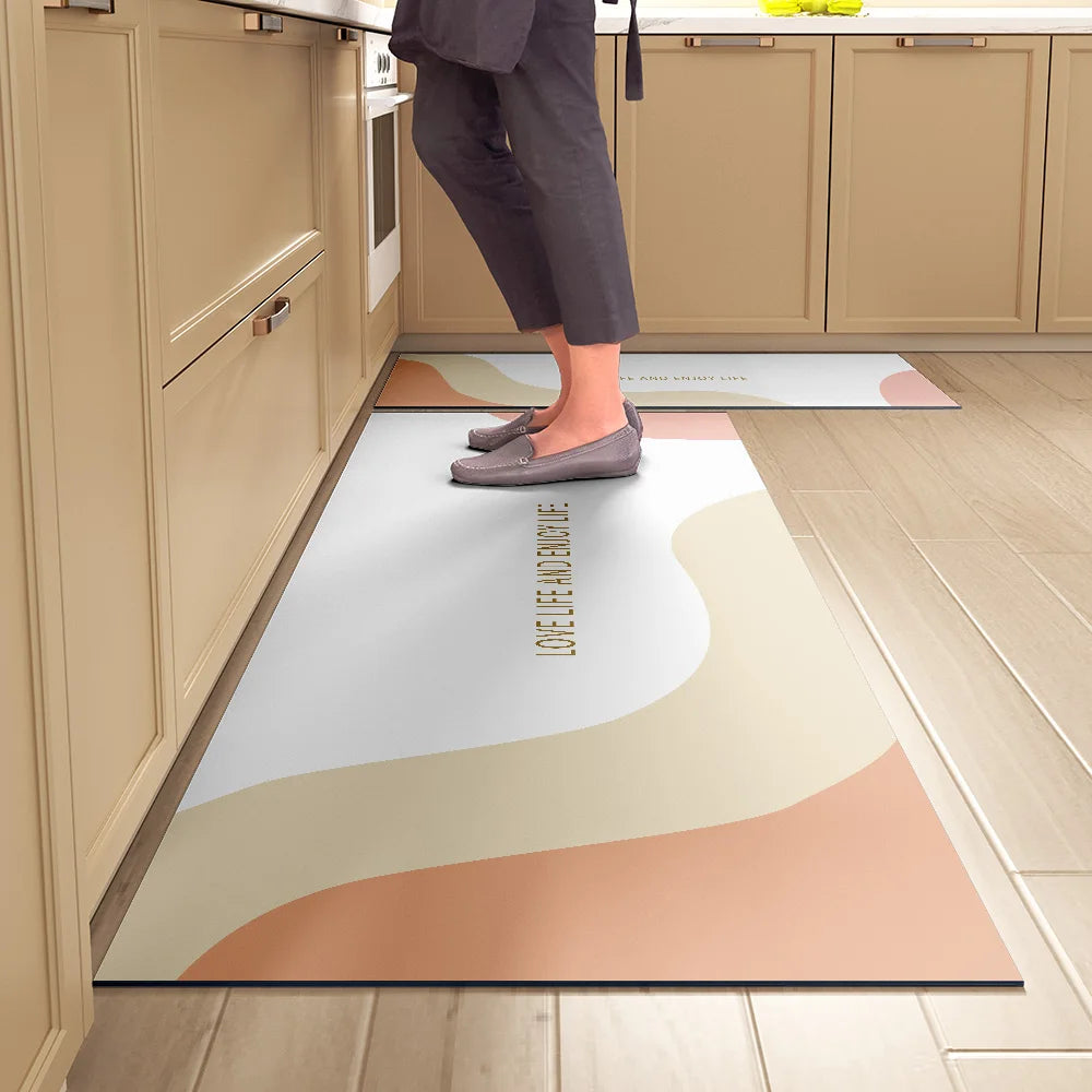 מזרון סופג למטבח – מונע החלקה, עמיד למים וקל לניגוב. שטיחון נוח לעמידה לאורך זמן, ניתן לניקוי מיידי ללא כביסה. אידיאלי למטבח מודרני, מגן על הריצפה ומוסיף נוחות.