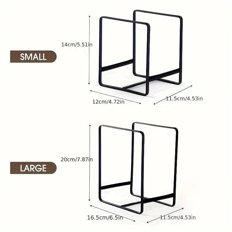 ארונית מטבח עם אחסון רב־שכבתי – מתאימה להנחת כלים, צלחות, ותבלינים. כוללת מדף ניקוז, מחיצות, ומגירות לארגון נוח ויעיל על משטח העבודה. יחידה אחת לארגון מושלם של המטבח.