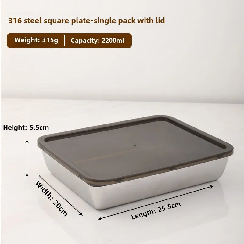 קופסת אחסון מזון מלבנית מנירוסטה 316 איכותית עם מכסה – לשמירה על טריות המזון. עשויה מחומר ברמה גבוהה, עמידה לאורך זמן, קלה לניקוי ומתאימה לאחסון בטוח של מזון חם או קר. מושלמת למטבח הביתי, לטיולים או לעבודה.