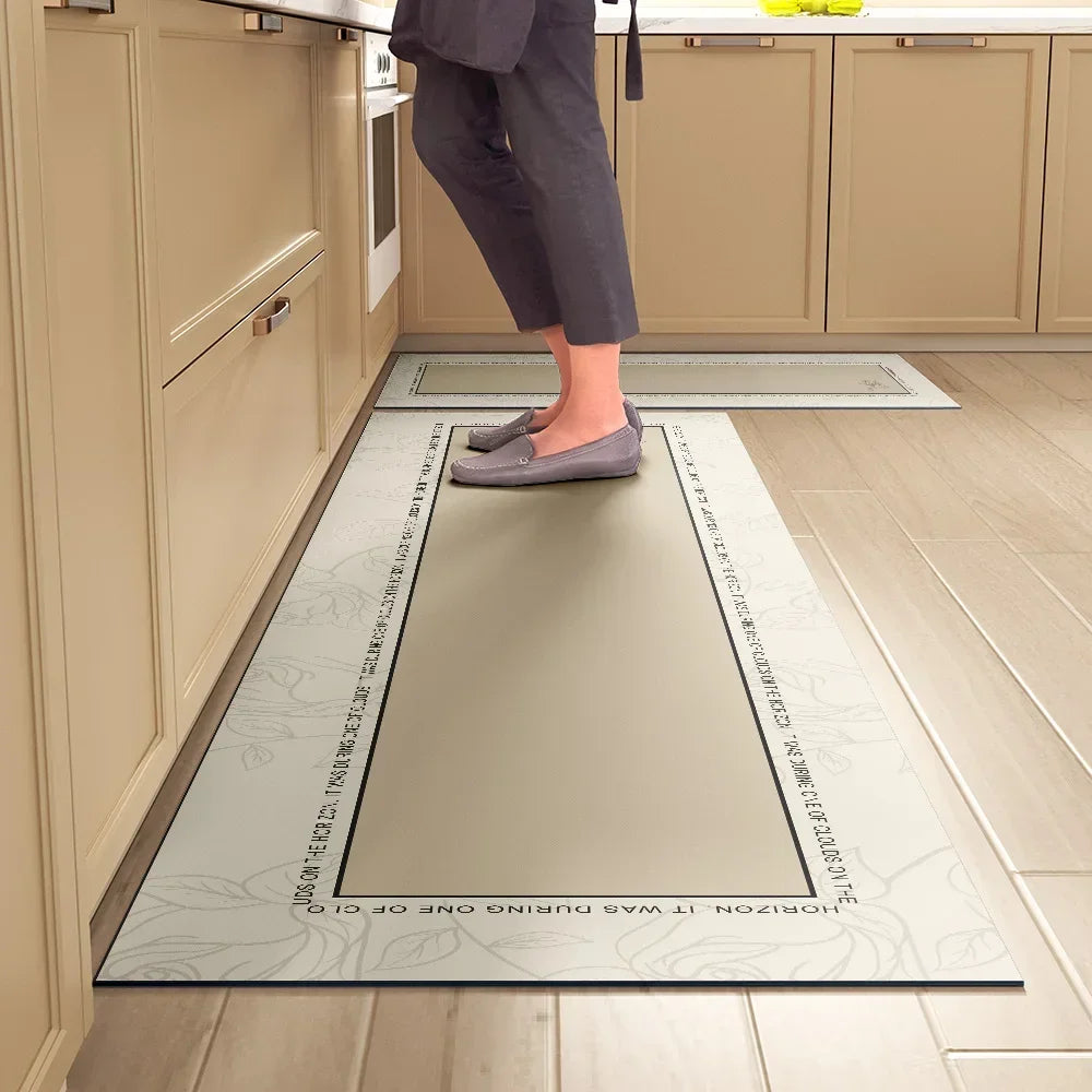 מזרון סופג למטבח – מונע החלקה, עמיד למים וקל לניגוב. שטיחון נוח לעמידה לאורך זמן, ניתן לניקוי מיידי ללא כביסה. אידיאלי למטבח מודרני, מגן על הריצפה ומוסיף נוחות.