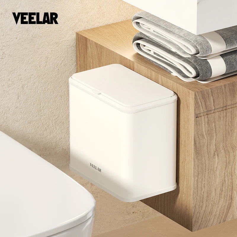 פח אשפה למטבח – ניתן לתלייה על הקיר או על דלת ארון המטבח, מתאים לפסולת נייר ושאריות מזון. פח אשפה קומפקטי לשולחן עבודה או למטבח, נוח לשימוש ולניקוי.