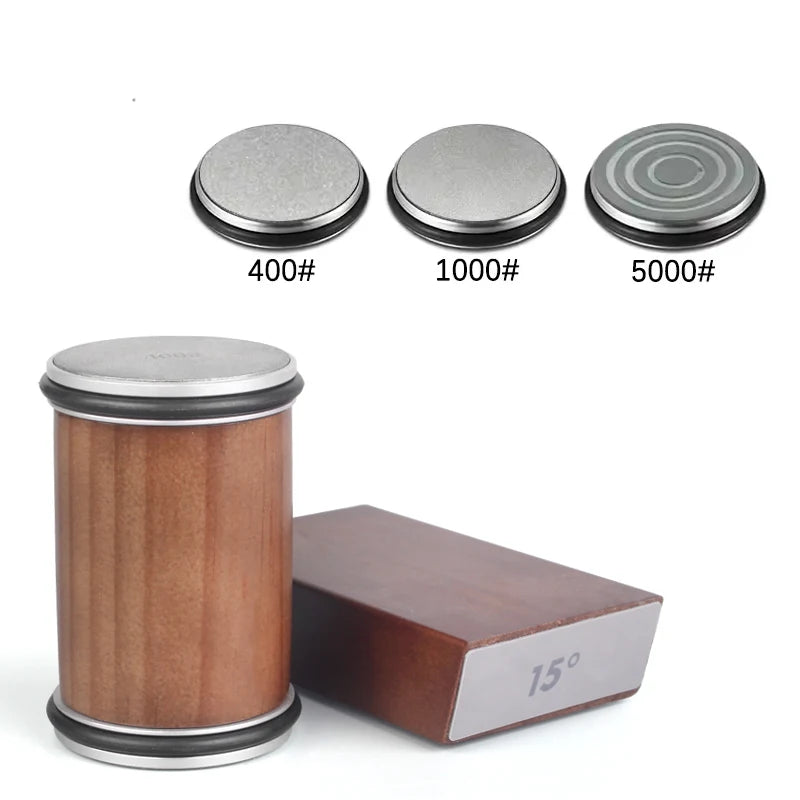 ערכת השחזה מגנטית עם גלגל זווית 15° ו-20°, כוללת אבן יהלום להשחזה מדויקת ומחזיק סכין מגנטי. פתרון מקצועי וקל לשימוש להשחזת סכיני מטבח ברמת שף.