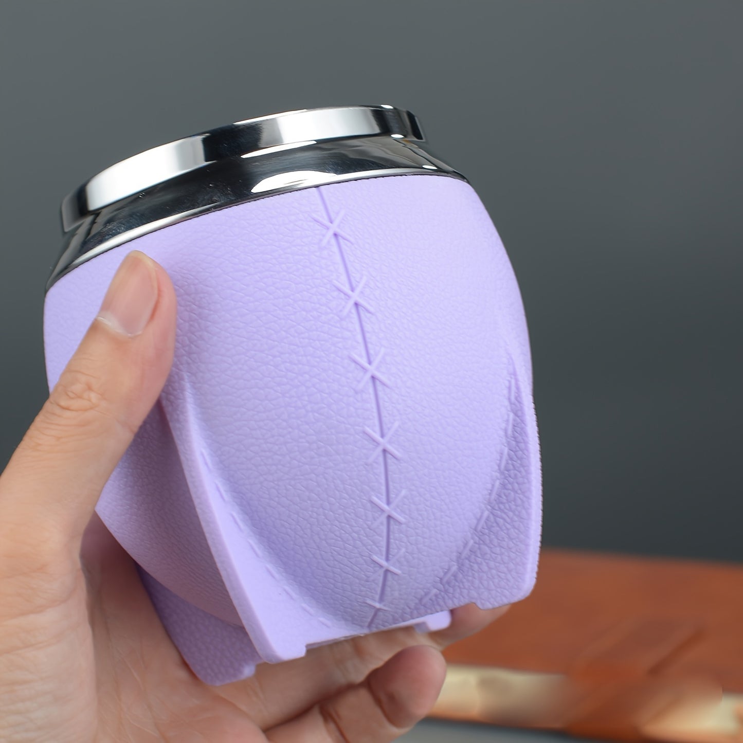 كوب متّه واحد مع قشة بومبيّا، بسعة **9.47 أونص**، مصنوع من **ستانلس ستيل** مزدوج الجدار لحفظ الحرارة، بتصميم تقليدي لشرب شاي المتّه. مناسب للاستخدام اليومي ويعدّ هدية مثالية لعيد الميلاد.