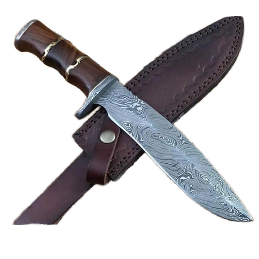 סכין בואוי ציד בעבודת יד מפלדת דמשק עם ידית מעץ אגוז ומפרידי פליז