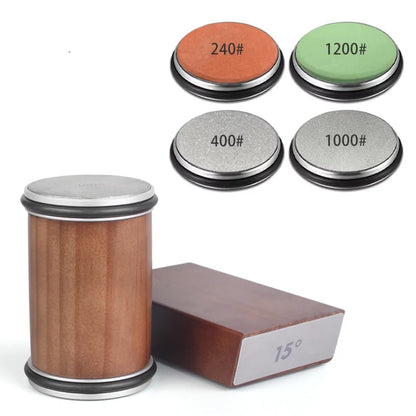 ערכת השחזה מגנטית עם גלגל זווית 15° ו-20°, כוללת אבן יהלום להשחזה מדויקת ומחזיק סכין מגנטי. פתרון מקצועי וקל לשימוש להשחזת סכיני מטבח ברמת שף.