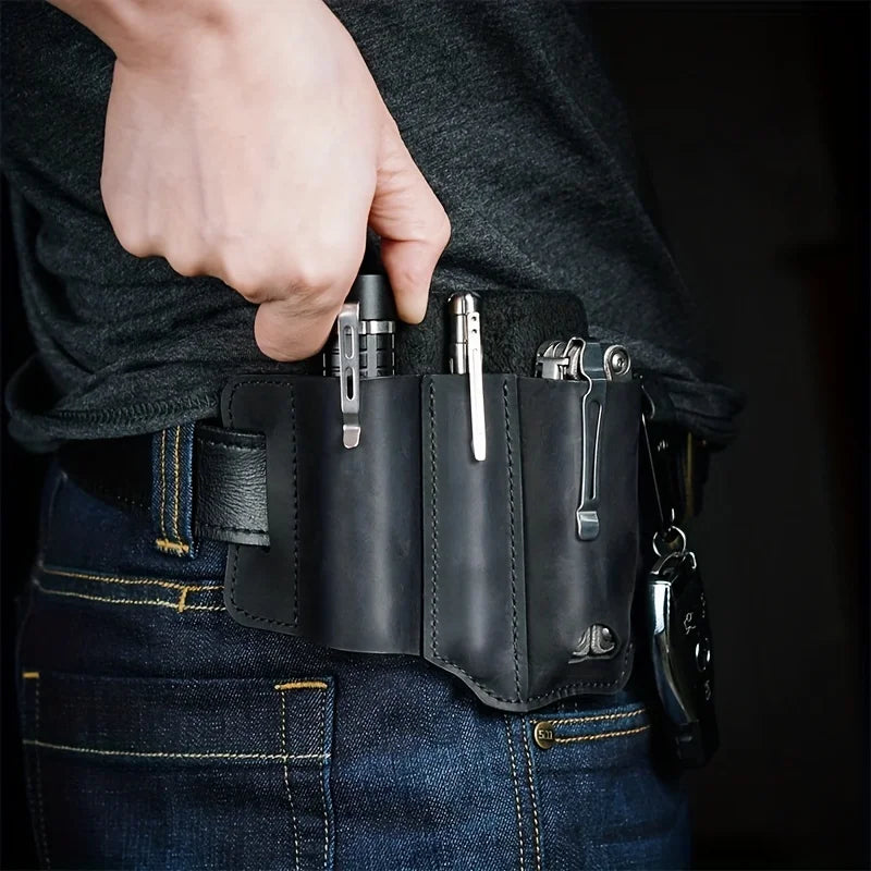 תיק עור טקטי לחגורה – נרתיק רב-שימושי לנשיאת כלים, מתאים לקמפינג, לציד ולשטח. עשוי עור PU איכותי, עמיד ונוח לנשיאה על המותן.