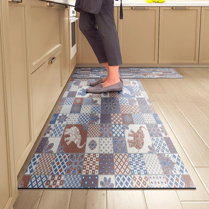 מזרון סופג למטבח – מונע החלקה, עמיד למים וקל לניגוב. שטיחון נוח לעמידה לאורך זמן, ניתן לניקוי מיידי ללא כביסה. אידיאלי למטבח מודרני, מגן על הריצפה ומוסיף נוחות.