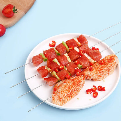 שיפודי ברביקיו איכותיים מנירוסטה, עמידים בחום ומתאימים לצלייה של שish kebab, בשר, ירקות ועוד. אידיאליים לשימוש בחוץ – קמפינג, פיקניק, מנגל ביתי וכל כלי הבישול הנלווים. קלים לניקוי ולשימוש חוזר, כלי חובה לכל חובב גריל.