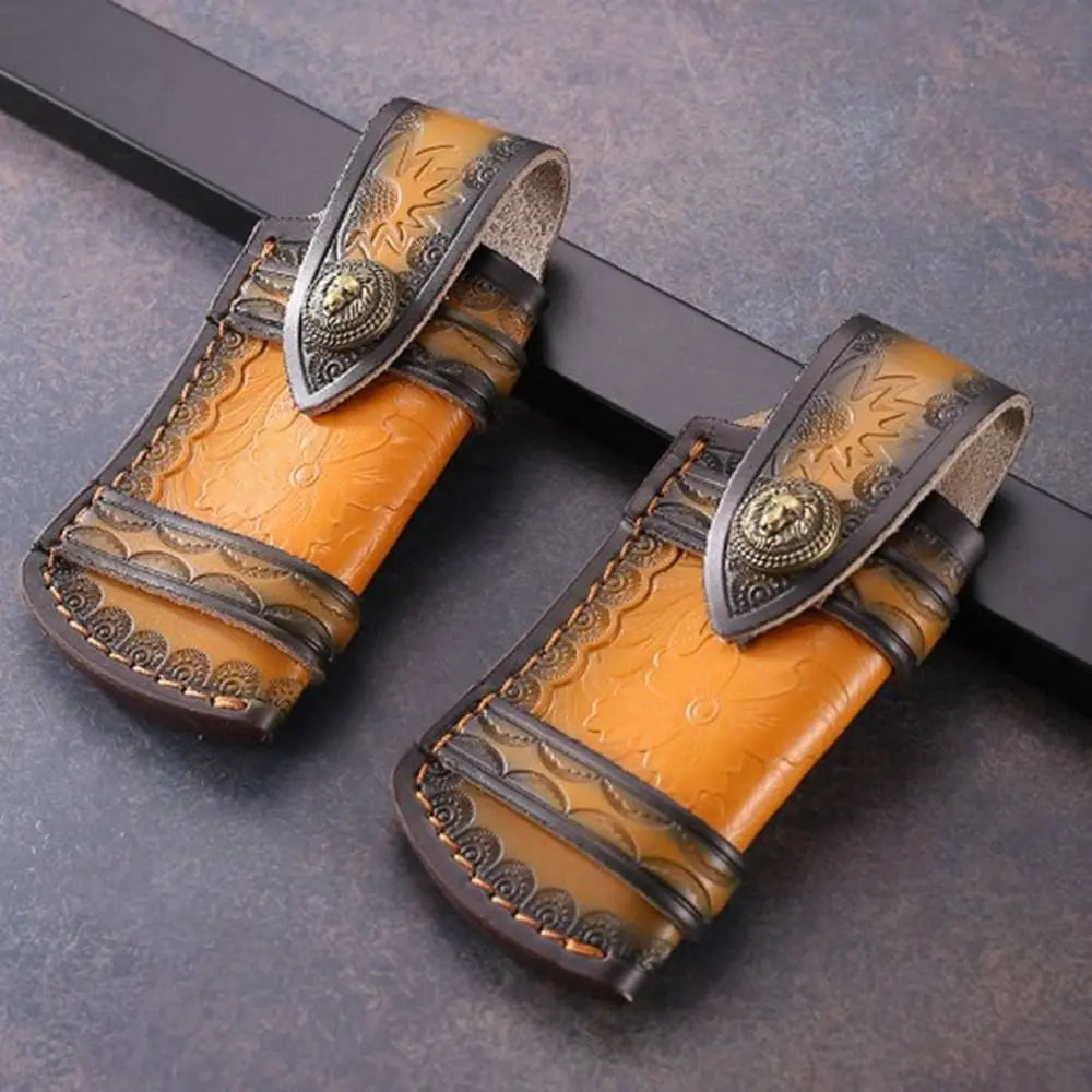 נדן סכין איכותי מעור שחור וחום למותן, מתקפל, זמין ב־5 סגנונות שונים. נרתיק עור עמיד ואופנתי לכלי עבודה ולשימוש חיצוני.