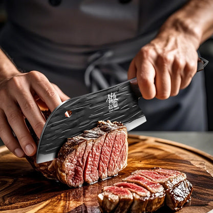 סכין מטבח רב-תכליתית מחושלת, עשויה פלדת אל-חלד לחיתוך ירקות ובשר. מתנה מושלמת לאוהבי בישול וכלי מטבח איכותיים.