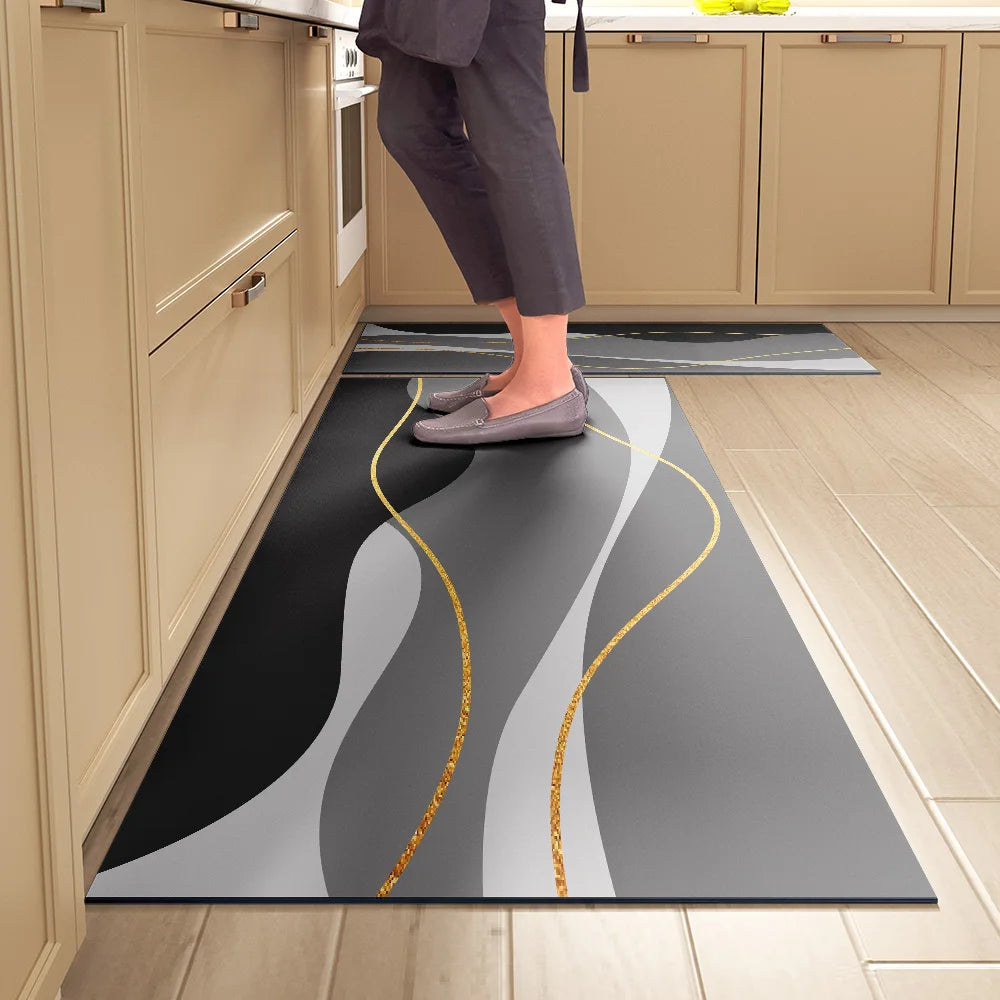 מזרון סופג למטבח – מונע החלקה, עמיד למים וקל לניגוב. שטיחון נוח לעמידה לאורך זמן, ניתן לניקוי מיידי ללא כביסה. אידיאלי למטבח מודרני, מגן על הריצפה ומוסיף נוחות.