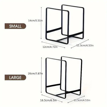 ארונית מטבח עם אחסון רב־שכבתי – מתאימה להנחת כלים, צלחות, ותבלינים. כוללת מדף ניקוז, מחיצות, ומגירות לארגון נוח ויעיל על משטח העבודה. יחידה אחת לארגון מושלם של המטבח.