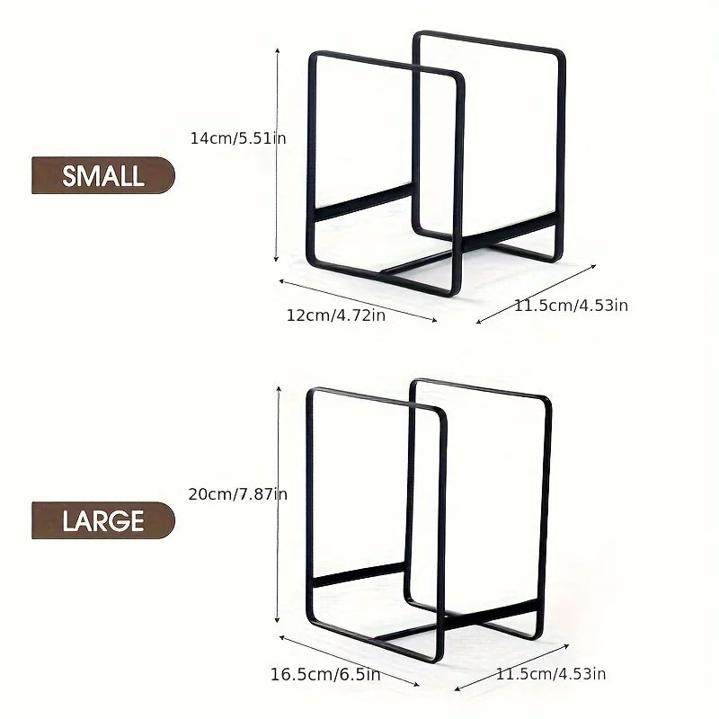 ארונית מטבח עם אחסון רב־שכבתי – מתאימה להנחת כלים, צלחות, ותבלינים. כוללת מדף ניקוז, מחיצות, ומגירות לארגון נוח ויעיל על משטח העבודה. יחידה אחת לארגון מושלם של המטבח.