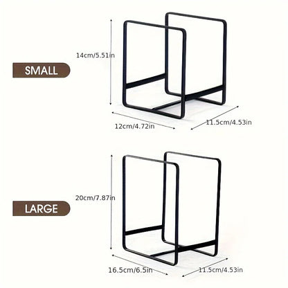 ארונית מטבח עם אחסון רב־שכבתי – מתאימה להנחת כלים, צלחות, ותבלינים. כוללת מדף ניקוז, מחיצות, ומגירות לארגון נוח ויעיל על משטח העבודה. יחידה אחת לארגון מושלם של המטבח.
