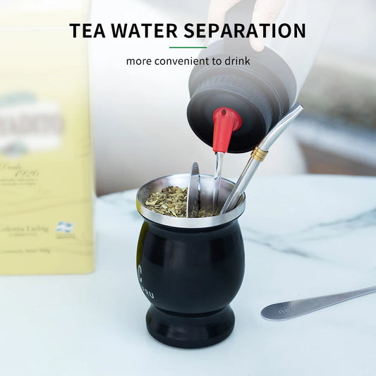 ``` FIXKNIFE  كوب يربا ماتيه أرجنتيني سعة 8 أونصات مصنوع من ستانلس ستيل 304 عالي الجودة مع جدار مزدوج للحفاظ على الحرارة، مزوّد بومبيّيا وفرشاة تنظيف وفاصل للشاي. تصميم حديث وأنيق لتجربة ماتيه مثالية من FIXKNIFE. ```