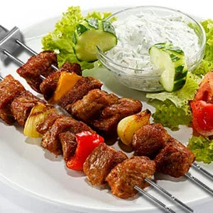 שיפוד ברביקיו מנירוסטה עם שתי מחטים ופלטת דחיפה עצמית שיפוד איכותי להכנת בשרים וירקות בקלות. עשוי נירוסטה חזקה, מאפשר השחלה יציבה ומהירה וכולל פלטה לדחיפה נוחה של המזון. מושלם למנגל ביתי, קמפינג ופיקניק. אביזר חובה לכל חובב BBQ.