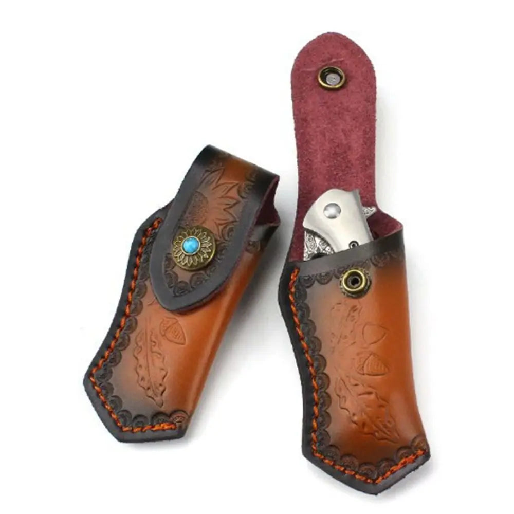 נדן סכין איכותי מעור שחור וחום למותן, מתקפל, זמין ב־5 סגנונות שונים. נרתיק עור עמיד ואופנתי לכלי עבודה ולשימוש חיצוני.