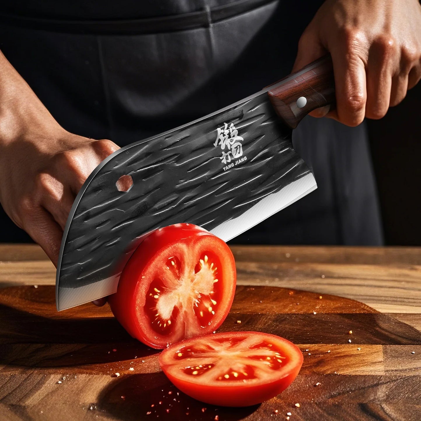 סכין מטבח רב-תכליתית מחושלת, עשויה פלדת אל-חלד לחיתוך ירקות ובשר. מתנה מושלמת לאוהבי בישול וכלי מטבח איכותיים.