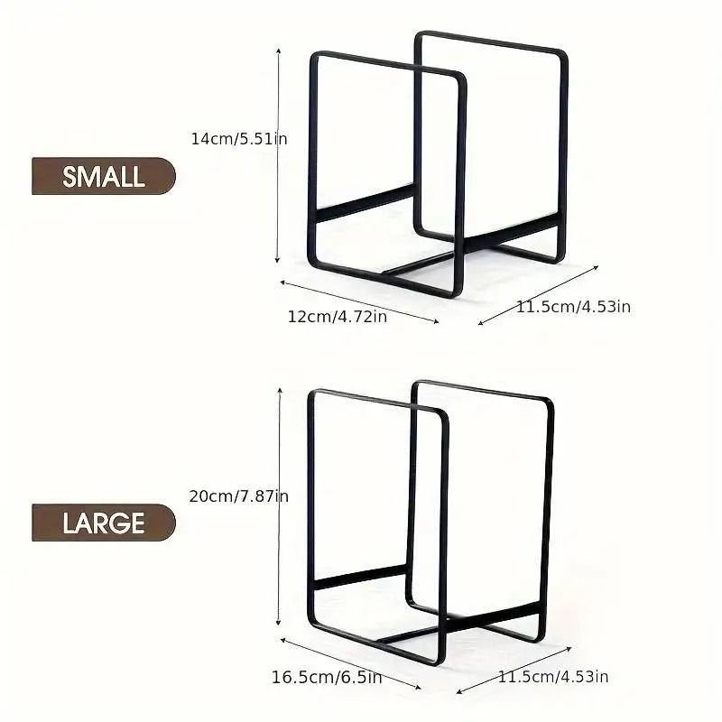 ארונית מטבח עם אחסון רב־שכבתי – מתאימה להנחת כלים, צלחות, ותבלינים. כוללת מדף ניקוז, מחיצות, ומגירות לארגון נוח ויעיל על משטח העבודה. יחידה אחת לארגון מושלם של המטבח.