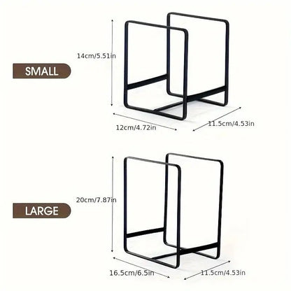 ארונית מטבח עם אחסון רב־שכבתי – מתאימה להנחת כלים, צלחות, ותבלינים. כוללת מדף ניקוז, מחיצות, ומגירות לארגון נוח ויעיל על משטח העבודה. יחידה אחת לארגון מושלם של המטבח.