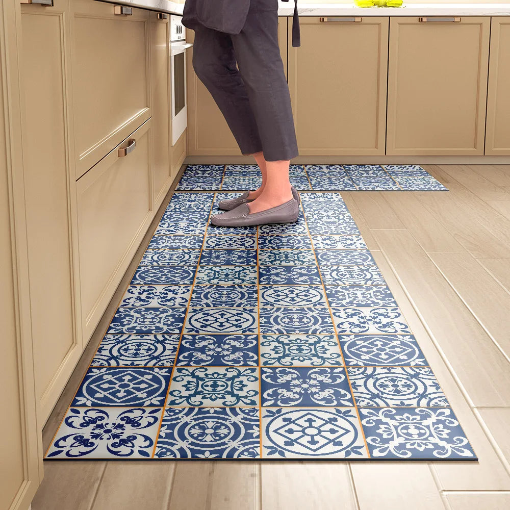 מזרון סופג למטבח – מונע החלקה, עמיד למים וקל לניגוב. שטיחון נוח לעמידה לאורך זמן, ניתן לניקוי מיידי ללא כביסה. אידיאלי למטבח מודרני, מגן על הריצפה ומוסיף נוחות.