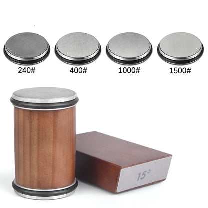 ערכת השחזה מגנטית עם גלגל זווית 15° ו-20°, כוללת אבן יהלום להשחזה מדויקת ומחזיק סכין מגנטי. פתרון מקצועי וקל לשימוש להשחזת סכיני מטבח ברמת שף.