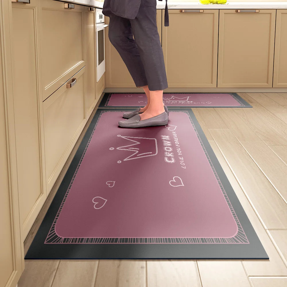 מזרון סופג למטבח – מונע החלקה, עמיד למים וקל לניגוב. שטיחון נוח לעמידה לאורך זמן, ניתן לניקוי מיידי ללא כביסה. אידיאלי למטבח מודרני, מגן על הריצפה ומוסיף נוחות.