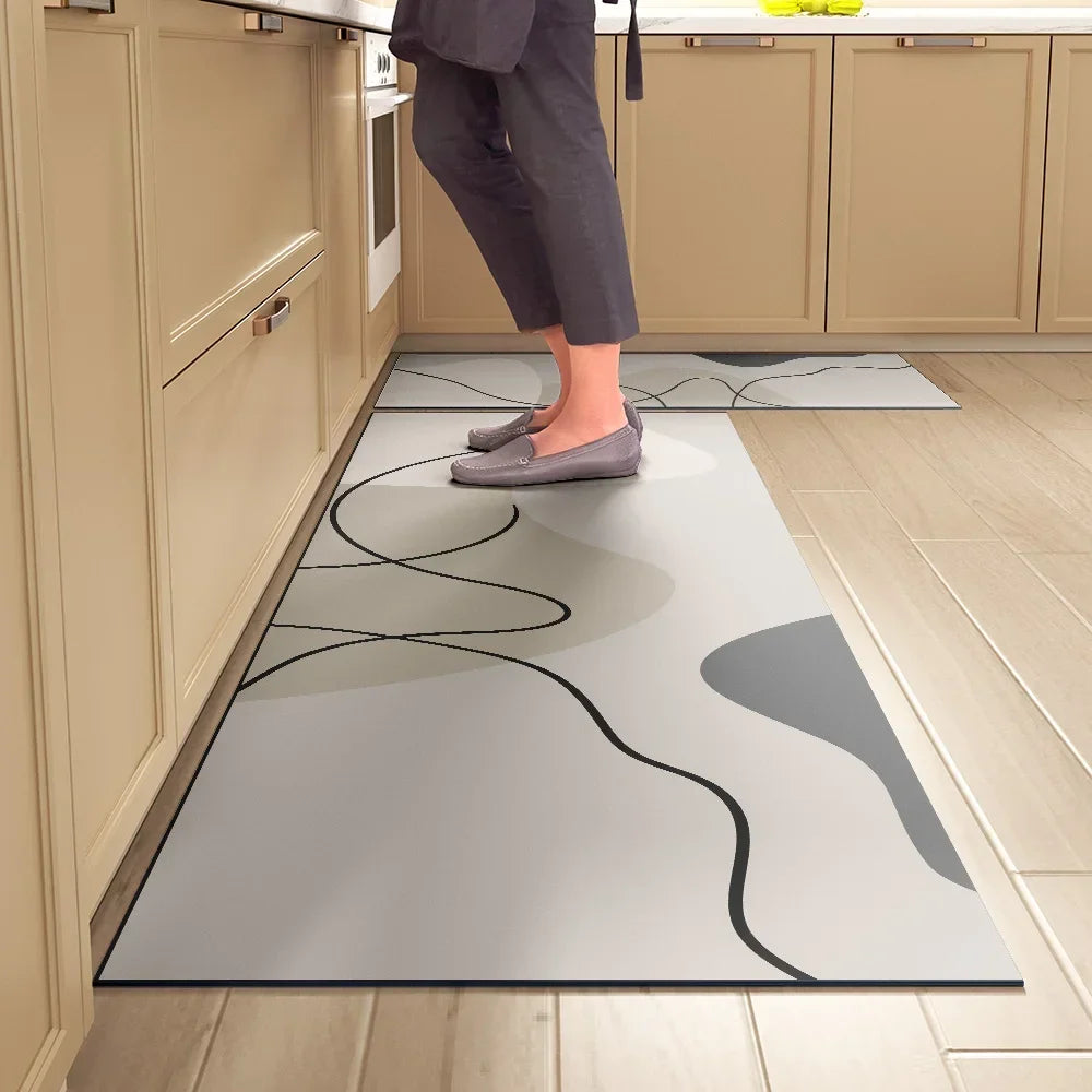 מזרון סופג למטבח – מונע החלקה, עמיד למים וקל לניגוב. שטיחון נוח לעמידה לאורך זמן, ניתן לניקוי מיידי ללא כביסה. אידיאלי למטבח מודרני, מגן על הריצפה ומוסיף נוחות.