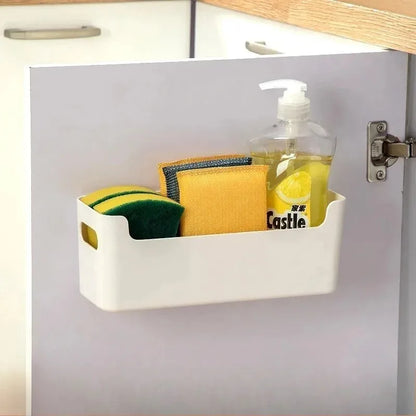 ארונות מטבח מסודרים ומחולקים לקופסאות אחסון עבור כלים, בקבוקי תבלינים, מגירות וקופסאות אחסון – לשמירה על סדר ונוחות במטבח.