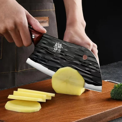 סכין מטבח רב־תכליתית מחושלת, עשויה פלדת אל־חלד איכותית לחיתוך ירקות ובשר. מתנה מושלמת ואביזר חיוני לכל מטבח.