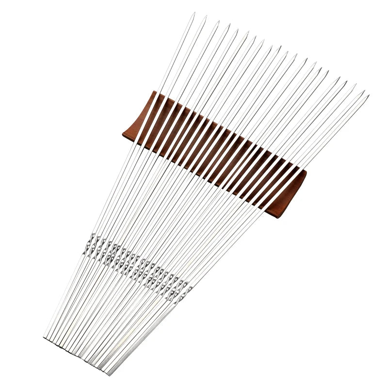 שיפודי ברביקיו איכותיים מנירוסטה, עמידים בחום ומתאימים לצלייה של שish kebab, בשר, ירקות ועוד. אידיאליים לשימוש בחוץ – קמפינג, פיקניק, מנגל ביתי וכל כלי הבישול הנלווים. קלים לניקוי ולשימוש חוזר, כלי חובה לכל חובב גריל.