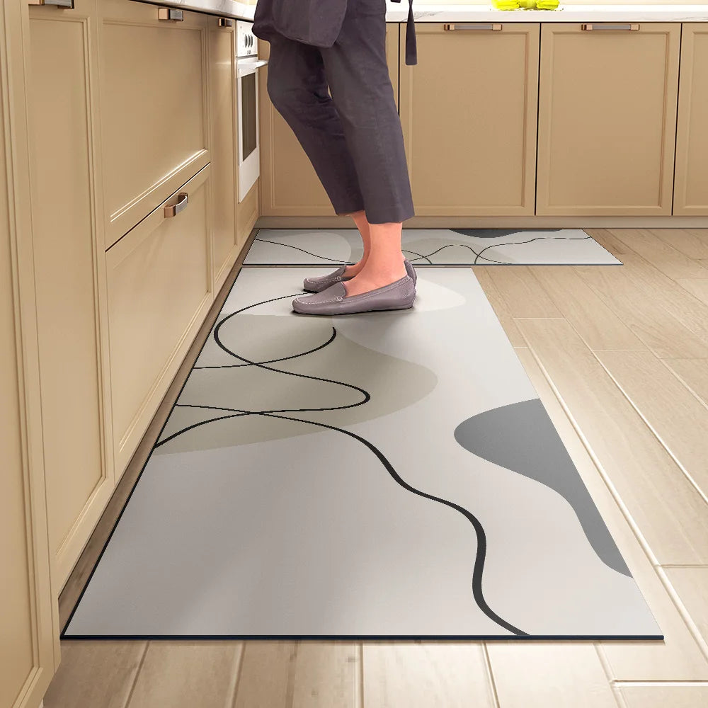 מזרון סופג למטבח – מונע החלקה, עמיד למים וקל לניגוב. שטיחון נוח לעמידה לאורך זמן, ניתן לניקוי מיידי ללא כביסה. אידיאלי למטבח מודרני, מגן על הריצפה ומוסיף נוחות.