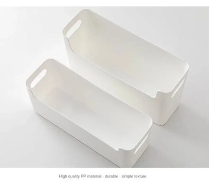 ארונות מטבח מסודרים ומחולקים לקופסאות אחסון עבור כלים, בקבוקי תבלינים, מגירות וקופסאות אחסון – לשמירה על סדר ונוחות במטבח.