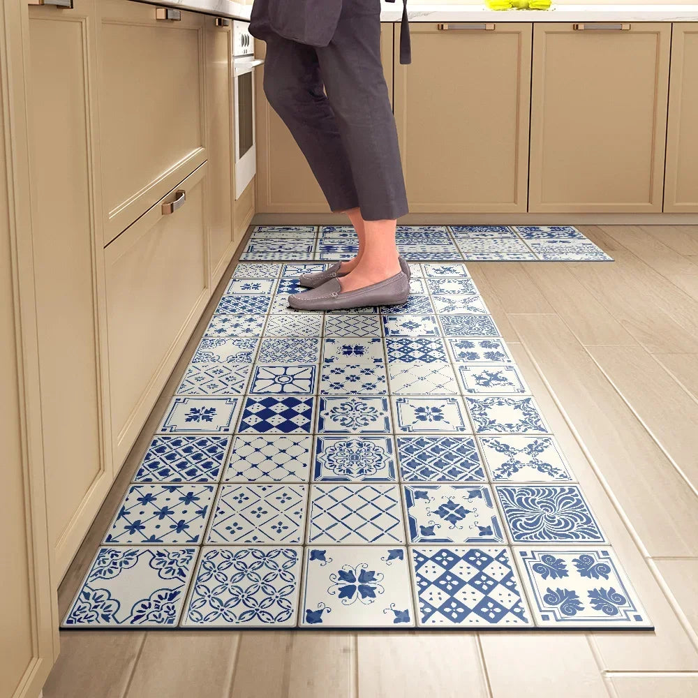 מזרון סופג למטבח – מונע החלקה, עמיד למים וקל לניגוב. שטיחון נוח לעמידה לאורך זמן, ניתן לניקוי מיידי ללא כביסה. אידיאלי למטבח מודרני, מגן על הריצפה ומוסיף נוחות.