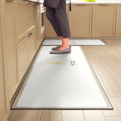 מזרון סופג למטבח – מונע החלקה, עמיד למים וקל לניגוב. שטיחון נוח לעמידה לאורך זמן, ניתן לניקוי מיידי ללא כביסה. אידיאלי למטבח מודרני, מגן על הריצפה ומוסיף נוחות.