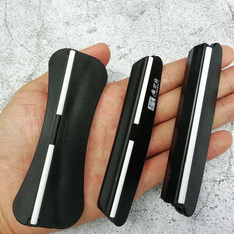 מחזיק להב סכיו להשחזת סכינים עם אבן השחזה בשיפוע של  15° לסכיני מטבח, אביזר עזר לאבן השחזה.