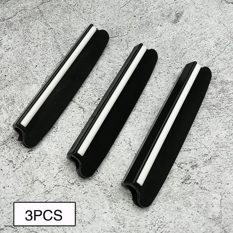 מחזיק להב סכיו להשחזת סכינים עם אבן השחזה בשיפוע של  15° לסכיני מטבח, אביזר עזר לאבן השחזה.