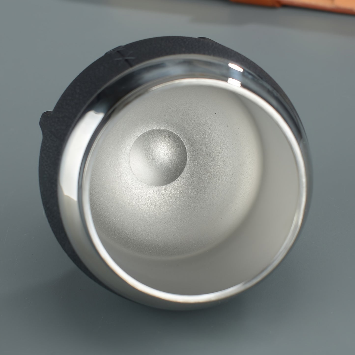 كوب متّه واحد مع قشة بومبيّا، بسعة **9.47 أونص**، مصنوع من **ستانلس ستيل** مزدوج الجدار لحفظ الحرارة، بتصميم تقليدي لشرب شاي المتّه. مناسب للاستخدام اليومي ويعدّ هدية مثالية لعيد الميلاد.